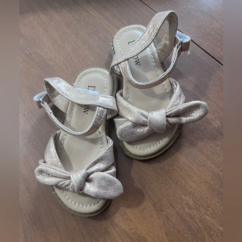 Girls sandals golden shimmer size 6 US toddler girls Easter Holiday